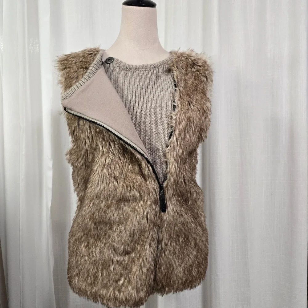 Forever 21 Faux Fur Vest‎ Sweater Back Zipper Closure Brown Women's Medium Fall
